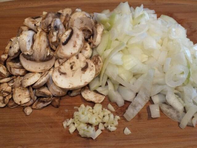 Курица с грибами в духовке - 5 проверенных вкусных рецептов